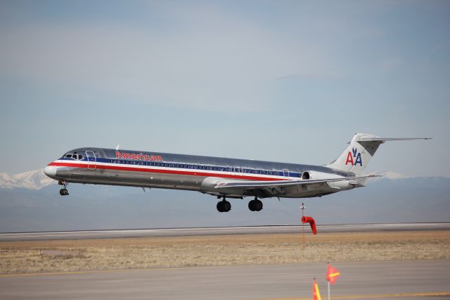 McDonnell Douglas MD-82 (N7512A) - Landing on 16L.