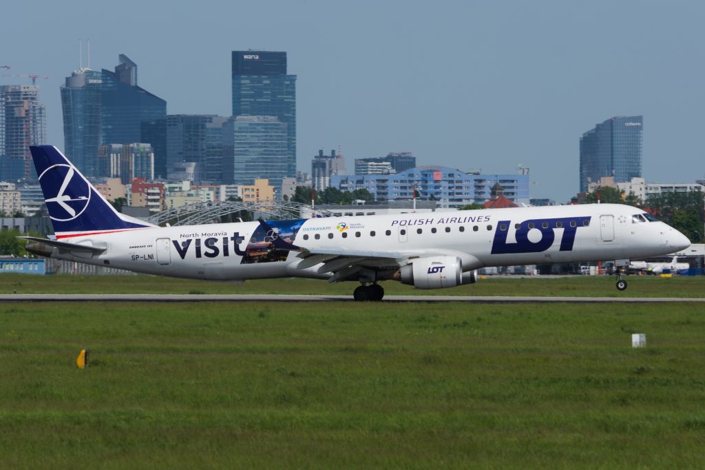 EMBRAER 195 (SP-LNI) - EPWA SPOTTING