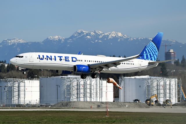 Boeing 737 MAX 9 (N37462)