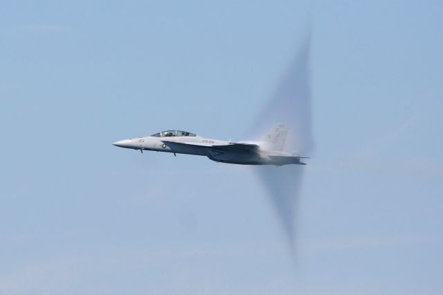 McDonnell Douglas FA-18 Hornet (16-5797) - A US Navy F/A-18F Super Hornet, 165797/AD-213, cn 1525/F023, from VFA-106 Super Hornet Tac Demo Team, NAS Oceana, VA, at the 2008 Cleveland National Air Show on 1 Sept 2008. Photo taken from atop the KBKL ATCT.