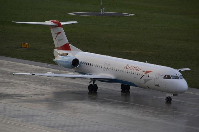 Fokker 100 (OE-LVH)