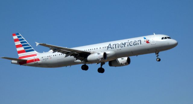 Airbus A321 (N549UW) - On final is this 2011 American Airlines Airbus A321-231 in the Spring of 2021.