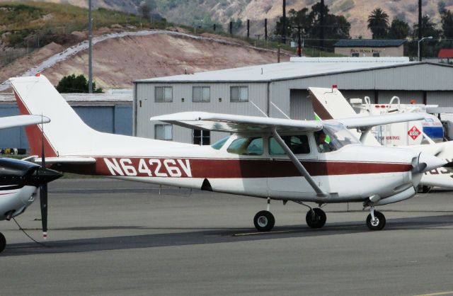 Cessna Skyhawk — - Taxiing at Brackett Field