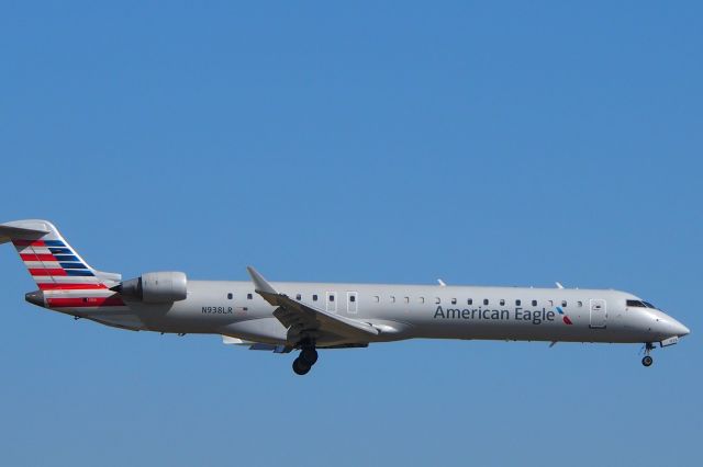 Canadair Regional Jet CRJ-200 (N938LR)