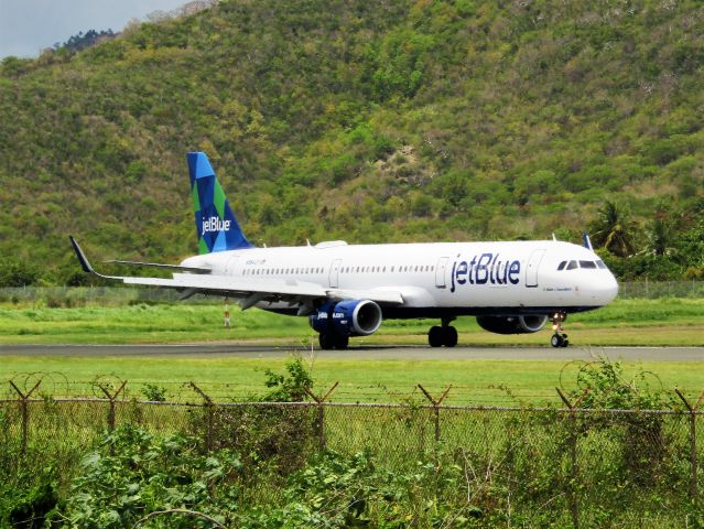 Airbus A321 (N964JT)