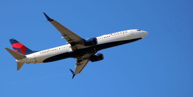 Boeing 737-900 (N813DN) - Shortly after departure is this 2014 Delta Airlines Boeing 737-932ER in the Spring of 2021.