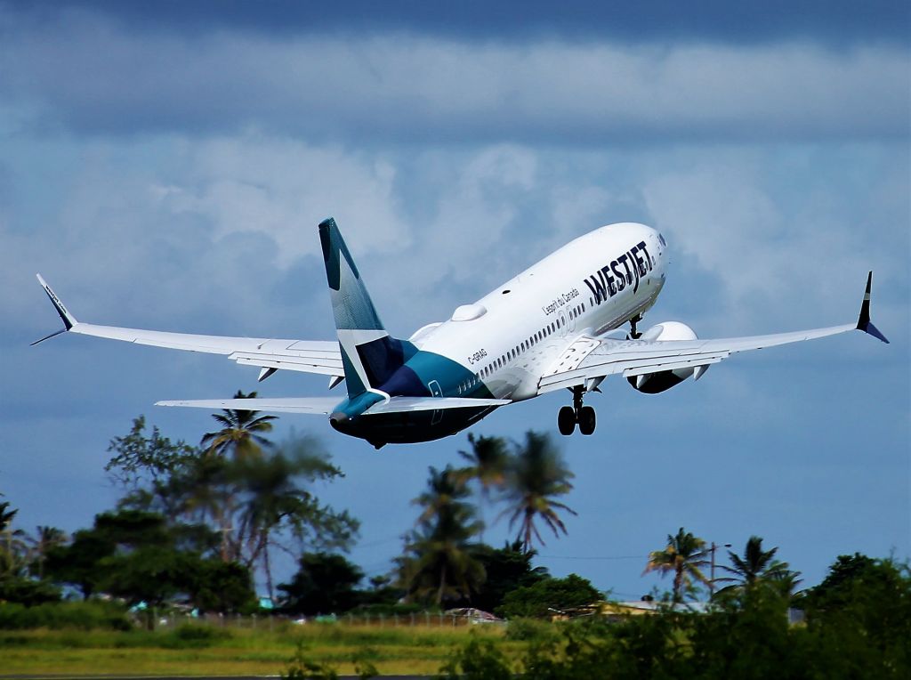 Boeing 737-800 (C-GRAG)