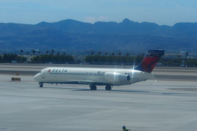 McDonnell Douglas MD-90 —