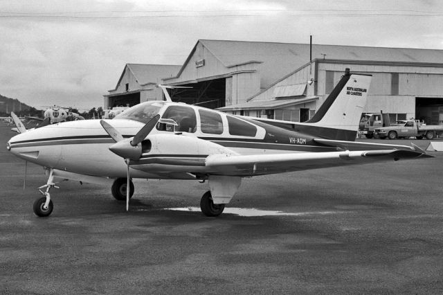 Cessna Skywagon 180 (VH-AOM) - NORTH AUSTRALIAN AIR CHARTERS - BEECH D55 BARON (95-D55) - REG VH-AOM (CN TE734) - TOWNSVILLE QLD. AUSTRALIA - YBTL (2/7/1986)