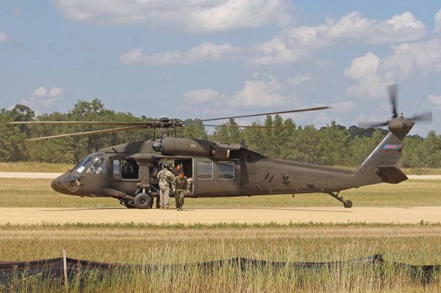 Sikorsky S-70 (8926156) - A Sikorsky US Army UH-60A Black Hawk, 89-26156, cn 70-1391, from the Illinois ARNG offloading passengers at Fort McCoy/Young Tactical Landing Site-Air Assault Strip, Ft. McCoy, (WS20) USA – WI, during Warrior Exercise 86-13-01 (WAREX) on 17 Jul 2013.