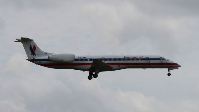 Embraer ERJ-135 (N824AE) - Coming in for a landing as seen from Founder's Plaza on 5/26/2019.