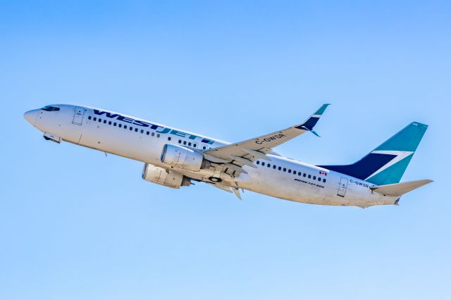 Boeing 737-800 (C-GWSR) - A WestJet 737-800 taking off from PHX on 2/9/23 during the Super Bowl rush. Taken with a Canon R7 and Tamron 70-200 G2 lens.