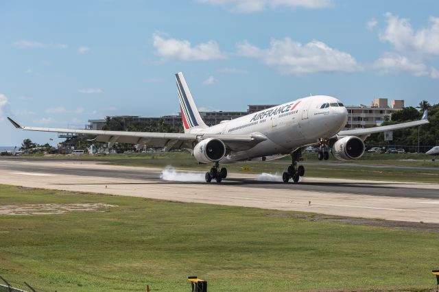 Airbus A330-200 (F-GZCJ)