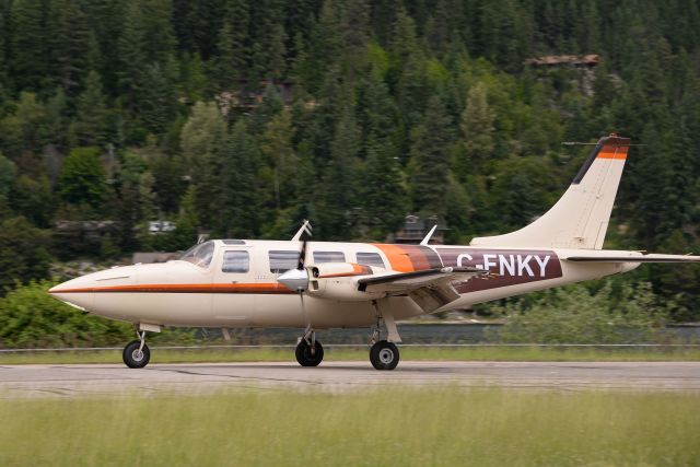 Piper Aerostar (C-FNKY)