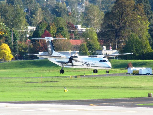 de Havilland Dash 8-400 (N422QX)