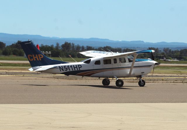 Piper Dakota / Pathfinder (N511HP) - KRDD April 21st, 2017 - CHP-California Highway Patrol Air 11 of Northern Division Air Ops Redding, on taxi at Redding during the EAA B-17G tour flight weekend. The CHP Northern Division Air Ops is based at Benton Airfield on the west side of Redding CA, not at KRDD. click full image.