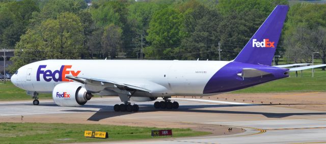 Boeing 777-200 (N891FD)