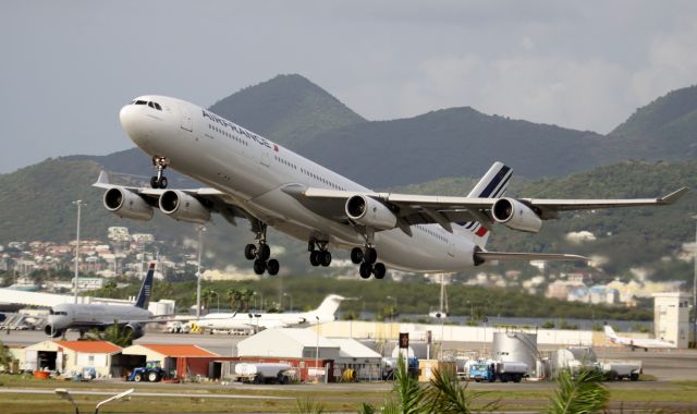 Airbus A340-300 (F-GLZO)