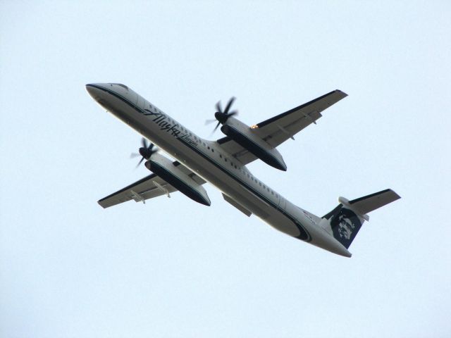 de Havilland Dash 8-400 (N442QX)