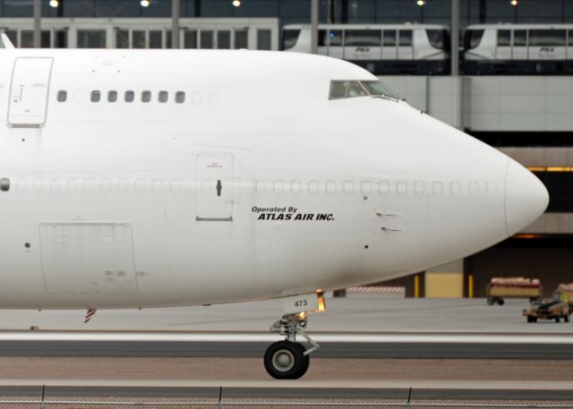 Boeing 747-400 (N473MC)