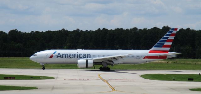 Boeing 777-200 (N756AM) - 777 in from LHR on a nice 99 degree day at RDU! The observation deck can get a little... warm.