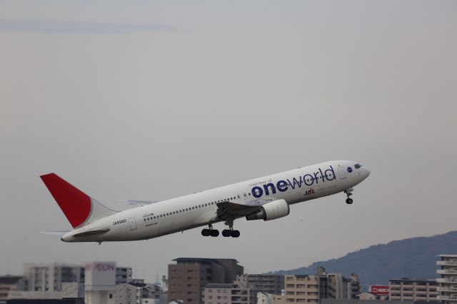 BOEING 767-300 (JA8980)