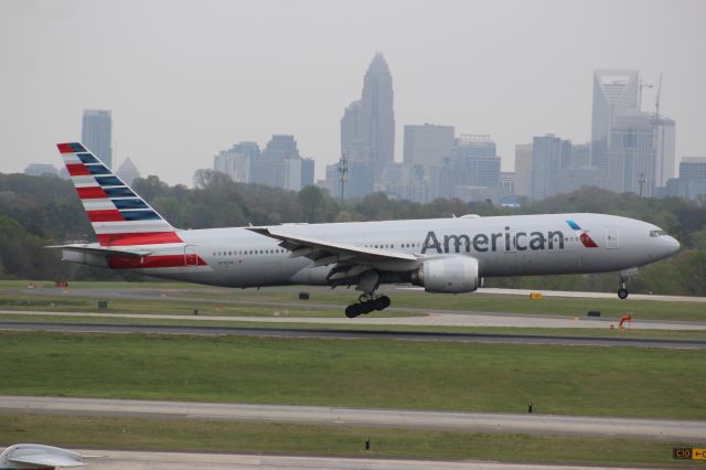 Boeing 777-200 (N755AN)