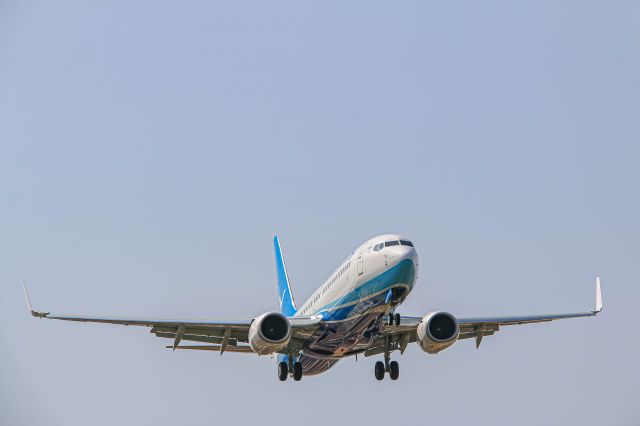 Boeing 737-700 (B-1579) - B737-85C(WL)(B-1579) Landing