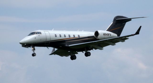 Bombardier Challenger 300 (N549FX) - On final is this 2012 Bombardier Challenger BD-100-1A10 in the Spring of 2019.