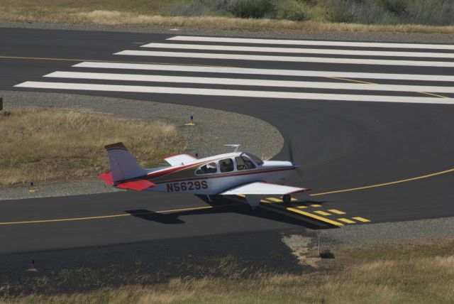 Beechcraft Bonanza (33) (N5629S)