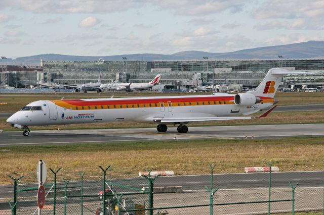 Bombardier CRJ-1000 (EC-LJT)