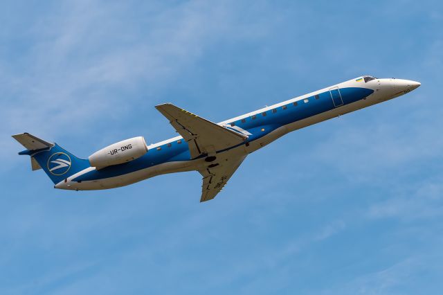 Embraer ERJ-145 (UR-DNG)