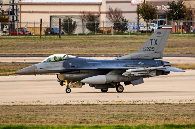 Lockheed F-16 Fighting Falcon —