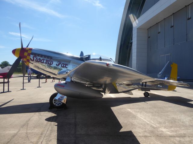 North American P-51 Mustang (N5420V)