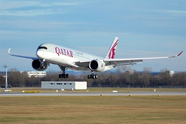 Airbus A330-300 (A7-ALG)