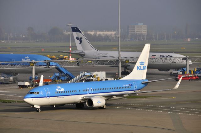 Boeing 737-800 (PH-BXE) - KLM Boeing 737-8K2(WL) PH-BXE Havik in Amsterdam