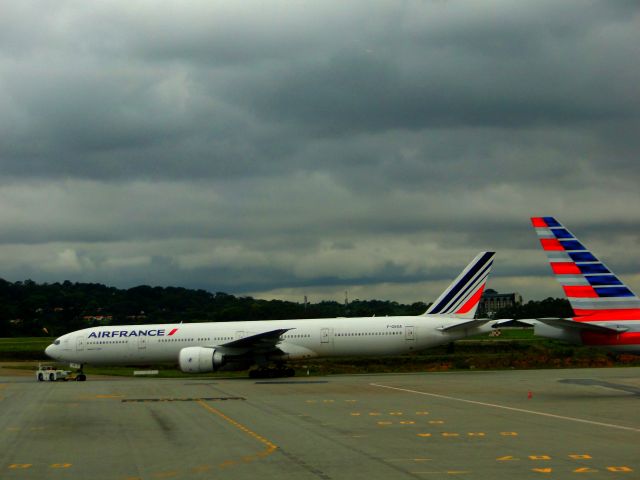 BOEING 777-300 (F-GSQA) - BOEING 777-328-ER OF AIR FRANCE IN GUARULHOS-SP, BRAZIL.