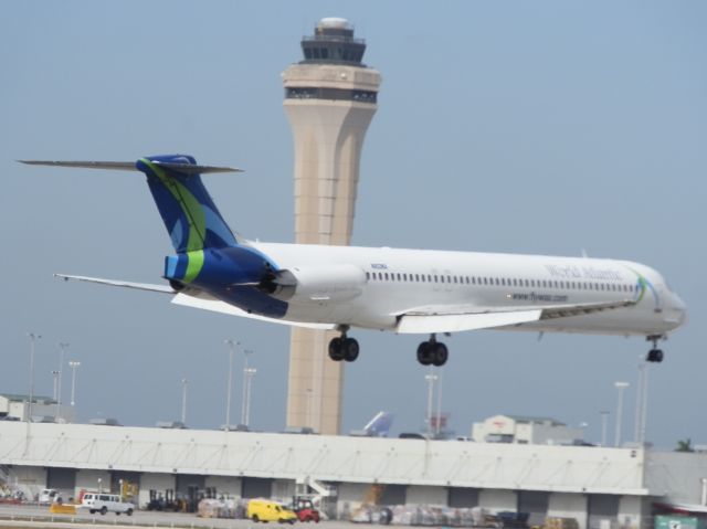 McDonnell Douglas MD-83 (N802WA)