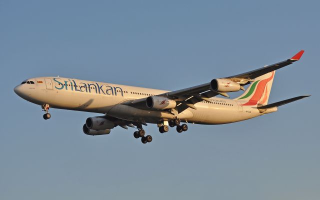 Airbus A340-300 (4R-ADE)