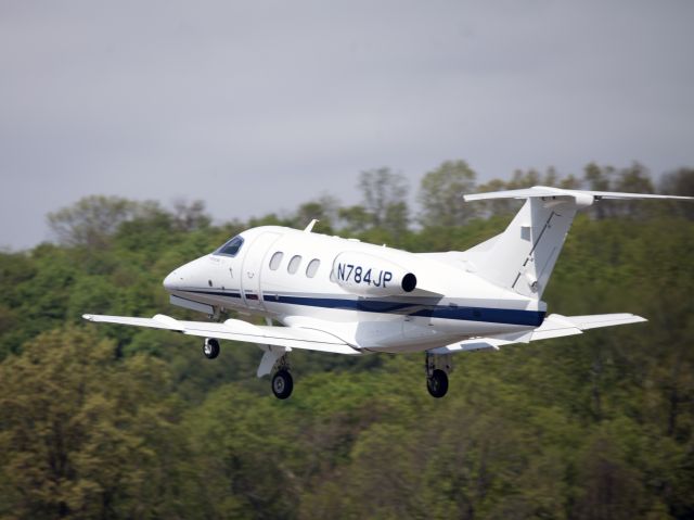 Embraer Phenom 100 (N784JP) - Take off runway 26. The aircraft is operated by CFM Corporate Flight Management a rel=nofollow href=http://www.flycfm.comwww.flycfm.com/a