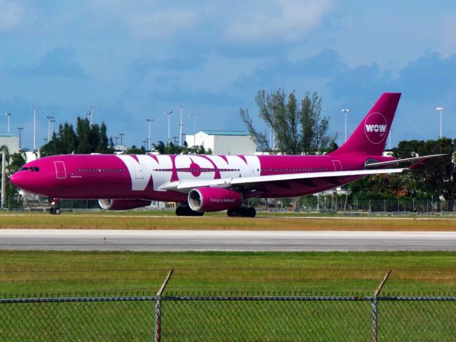 Airbus A330-300 —