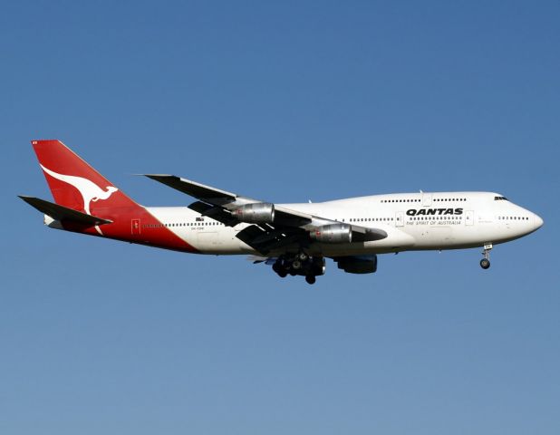 BOEING 747-300 (VH-EBW)