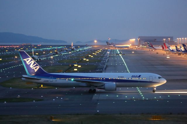 BOEING 767-300 (JA609A)