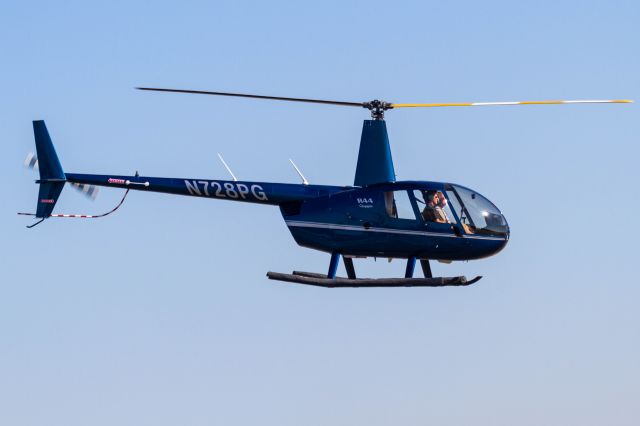 Robinson R-44 (N728PG)