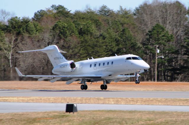 Bombardier Challenger 300 (N550XJ) - ... easy up...