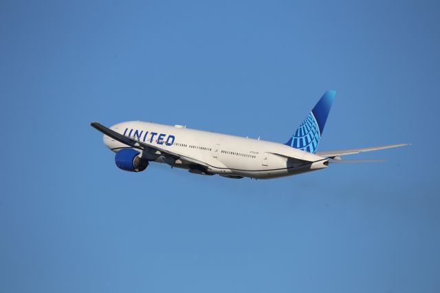 Boeing 777-200 (N772UA)