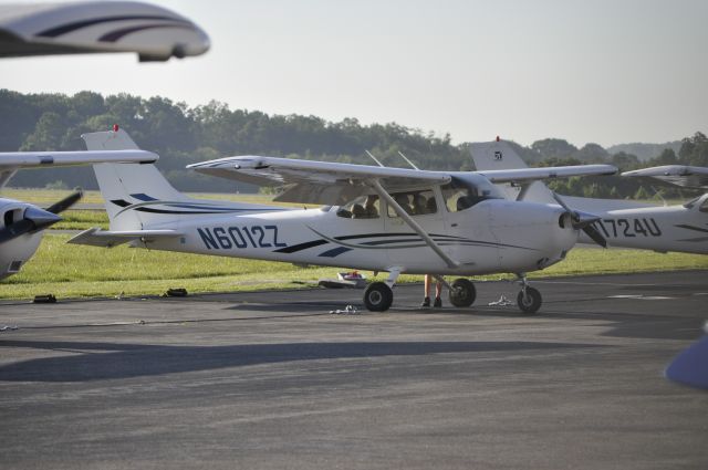 Cessna Skyhawk (N6012)