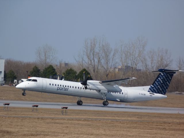 de Havilland Dash 8-400 (C-GLQK)