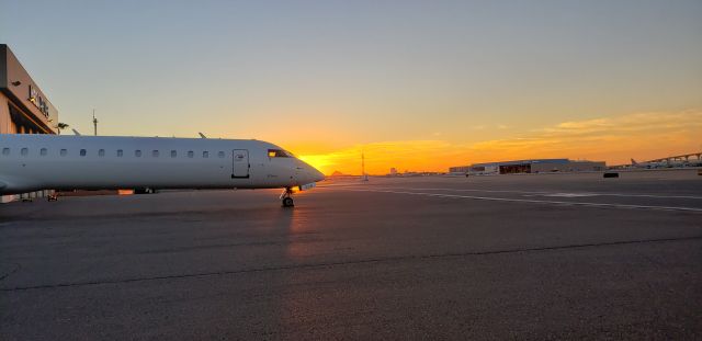 Canadair Regional Jet CRJ-900 (N956LR)