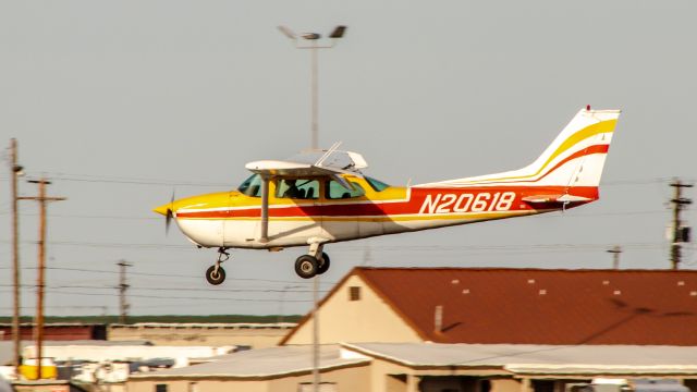 Cessna Skyhawk (N20618) - Short final for 30 at PSC